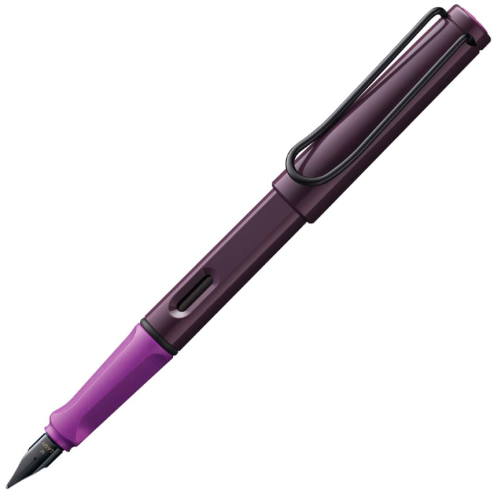 Safari Fyldepen Violet Blackberry i gruppen Penne / Fine Writing / Fyldepenne hos Pen Store (131058_r)