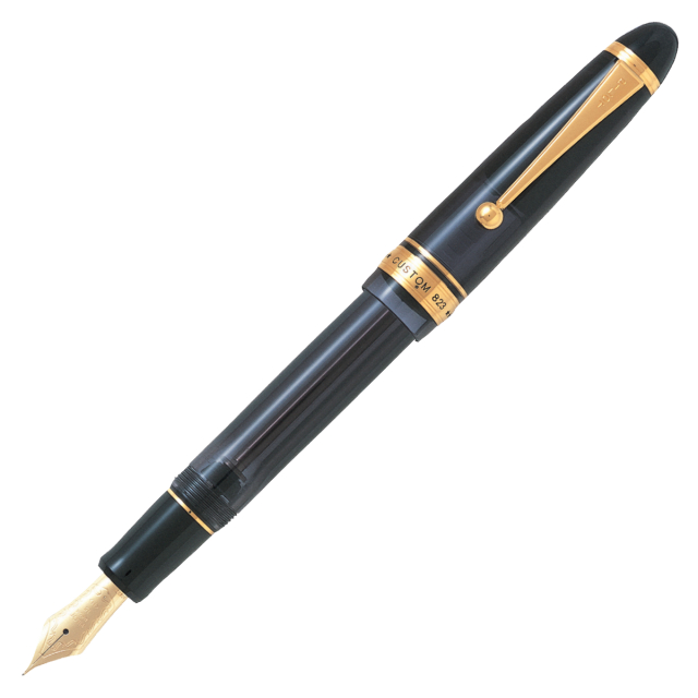 Custom 823 Fyldepen Black Medium i gruppen Penne / Fine Writing / Fyldepenne hos Pen Store (128151)