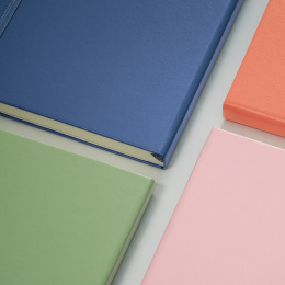 Muted Colors A5 Medium Denim i gruppen Papir & Blok / Skriv og noter / Notesbøger hos Pen Store (100797_r)