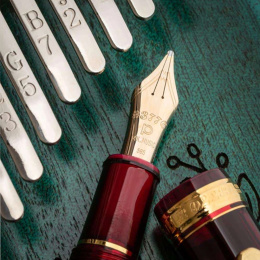 #3776 Fyldepen Century Bourgogne Music nib i gruppen Penne / Fine Writing / Fyldepenne hos Pen Store (111643)