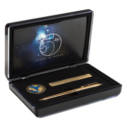 AG7 Limited Edition Apollo 7 50th Anniversary i gruppen Penne / Fine Writing / Kuglepenne hos Pen Store (111685)