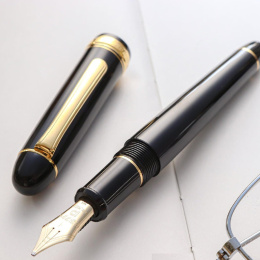 #3776 Century Fyldepen Black Gold Trim Music nib i gruppen Penne / Fine Writing / Fyldepenne hos Pen Store (112519)