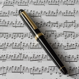 #3776 Century Fyldepen Black Gold Trim Music nib i gruppen Penne / Fine Writing / Fyldepenne hos Pen Store (112519)