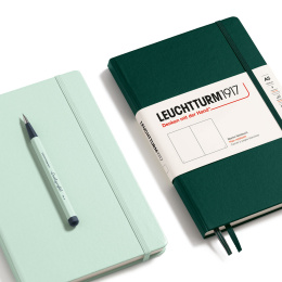 Notebook A5 Medium Forest Green i gruppen Papir & Blok / Skriv og noter / Notesbøger hos Pen Store (129427_r)