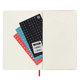 12M Daily Kalender Softcover Large Red i gruppen Papir & Blok / Kalendere / 12 mdr kalendere hos Pen Store (130188)