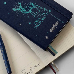 Hard Cover Notebook Large Harry Potter Expecto Patronum i gruppen Papir & Blok / Skriv og noter / Notesbøger hos Pen Store (132483)