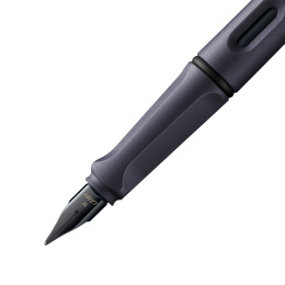 Safari Fyldepen Steel Black i gruppen Penne / Fine Writing / Fyldepenne hos Pen Store (132985_r)