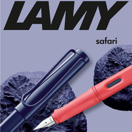 Safari Fyldepen Dark Dusk Medium i gruppen Penne / Fine Writing / Fyldepenne hos Pen Store (135233)