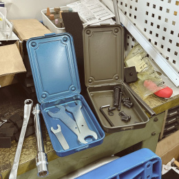 T152 Trunk Shape Toolbox Blue i gruppen Hobby & Kreativitet / Organisere / Oppbevaringsbokser hos Pen Store (135325)