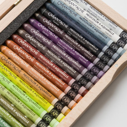 Neocolor II Aquarelle 50 years Wooden Box 50-sæt i gruppen Kunstnerartikler / Kunstnerfarver / Pastel / Vokspasteller hos Pen Store (135633)