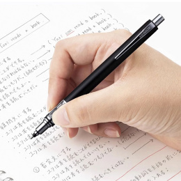 Stiftblyant Kuru Toga Advance 0,5 mm Sort i gruppen Penne / Skrive / Stiftblyanter hos Pen Store (135815)