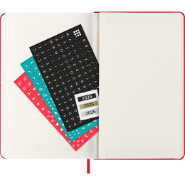 Kalender 12M Daily 2026 Hardcover Large Red i gruppen Papir & Blok / Kalendere / 12 mdr kalendere hos Pen Store (136084)