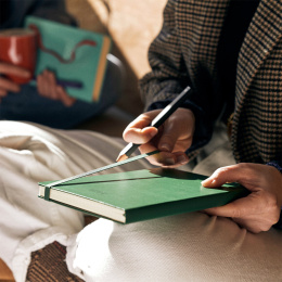 Kalender 12M Weekly Notebook 2026 Hardcover Large Myrtle Green i gruppen Papir & Blok / Kalendere / 12 mdr kalendere hos Pen Store (136112)
