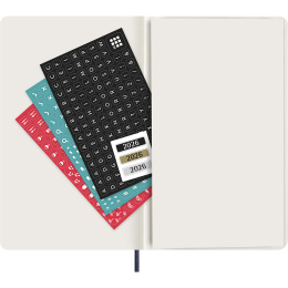 Kalender 12M Weekly Notebook 2026 Softcover Large Sapphire Blue i gruppen Papir & Blok / Kalendere / 12 mdr kalendere hos Pen Store (136114)