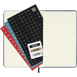 Kalender 12M Weekly Notebook 2026 Hardcover Pocket Sapphire Blue i gruppen Papir & Blok / Kalendere / 12 mdr kalendere hos Pen Store (136125)