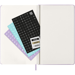 Kalender 12M Daily 2026 Hardcover Large Pastel Lilac i gruppen Papir & Blok / Kalendere / 12 mdr kalendere hos Pen Store (136133)
