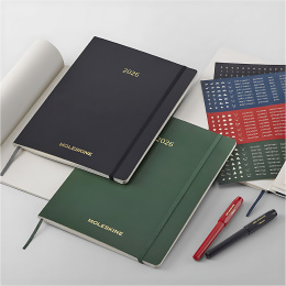 Kalender 12M Weekly Vertical 2026 Hardcover XXL Myrtle Green i gruppen Papir & Blok / Kalendere / 12 mdr kalendere hos Pen Store (136135)