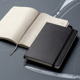 Kalender 18M Weekly Hard Cover Horisontell Large Black i gruppen Papir & Blokke / Kalendere / 18 mdr kalendere hos Pen Store (137014)