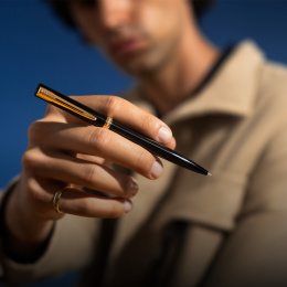 Impression Black/Gold Kuglepen i gruppen Penne / Fine Writing / Kuglepenne hos Pen Store (137394)