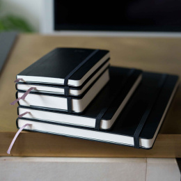 Kalender 12M Monthly 2027 Softcover Pocket Black i gruppen Papir & Blokke / Kalendere / 12 mdr kalendere hos Pen Store (137440)