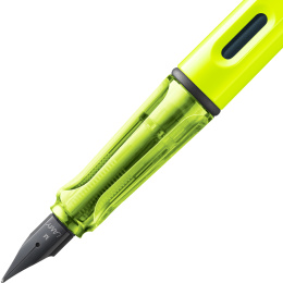 Safari Fyldepen Neon Yellow i gruppen Penne / Fine Writing / Fyldepenne hos Pen Store (137577_r)