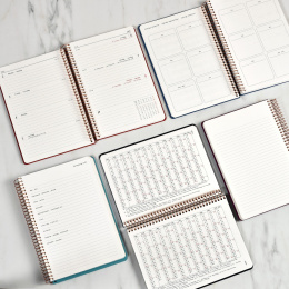 Kalender 2027 A5 Weekly Guava Pink i gruppen Papir & Blokke / Kalendere / 12 mdr kalendere hos Pen Store (138276)