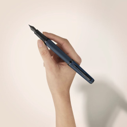 Meridian Blue/Black Fyldepen i gruppen Penne / Fine Writing / Eksklusive penne hos Pen Store (138335_r)